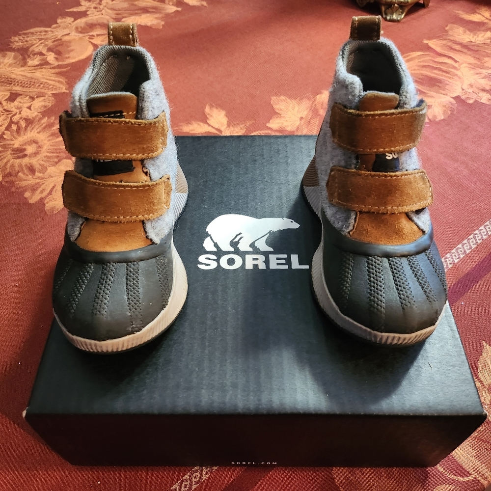 Unisex Out N About Waterproof Cold Weather Boots $75 Camel Brown